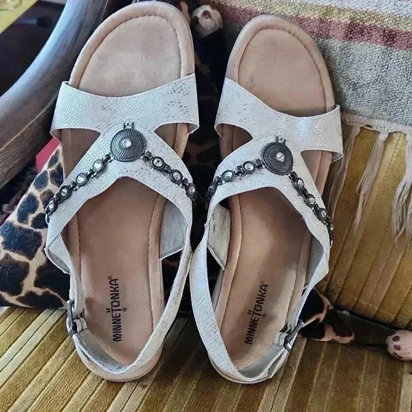 Minnetonka Selene Chain and Jewel Sandal 13M Snakeskin Creme - Picture 3 of 12